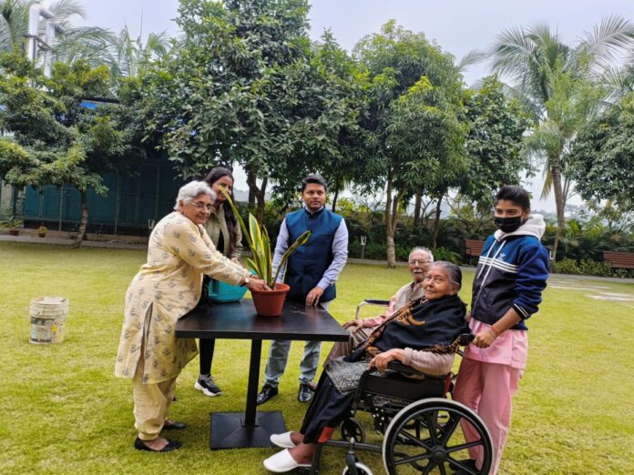 luxury old age home in kolkata